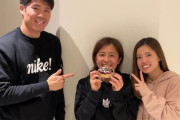 海外の反応：冨安健洋がなでしこ美女の誕生日を祝う アーセナルサポ「めちゃくちゃ可愛い」「とてつもなく巨大な男に見える」