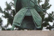 海外「日本には弁慶っていう矢を全身に受けて立ったまま死んだ僧兵がいるらしい」