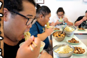 外国人「力士が太るための限界突破飯。見ているだけで清々しいね」