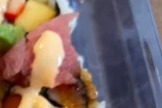 スーパーの寿司って普通に美味しいよな←「これはカオス」「GSの寿司も美味い」（海外の反応）