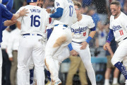 サヨナラ帰還で大谷翔平をイジるチームメイトたちに全米騒然！←「ムーキー最高！」（海外の反応）