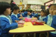日本の子供たちのお弁当風景を覗いてみよう！あまりの可愛さに外国人の顔もにんまり