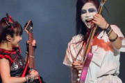 BABYMETALのベストイントロ ＋ 大村がNRNRで天国への階段のコードを弾いてる　【海外の反応】