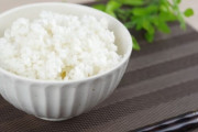 韓国人「韓国人が中国人や日本人のようにお茶碗を持って食べない理由」