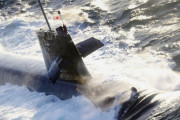 日本の潜水艦が携帯電話で救助要請したことに海外びっくり仰天！（海外の反応）