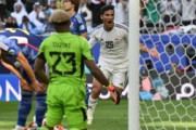 外国人「頑張れ」日本代表GK鈴木彩艶に差別投稿..2戦連続2失点で自身のSNSに届く..海外の日本ファンからエールも！【海外の反応】