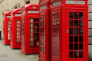 「イギリスで『電話ボックス』の墓らしきものを見た…」懐かしい気持ちになる写真