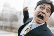 海外「日本人の考えてる事は理解できないよ！！」仕事を休まなかった部下を暴行した役員が逮捕されたらしい