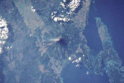 【海外】「NASA衛星が読み解く！樹木が火山噴火の危険信号を教えてくれる驚きのメカニズム」
