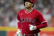 【海外の反応】肘負傷の大谷翔平が千賀から186km弾丸二塁打【日本人対決】