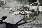 海外「第三世界化しているフランス。焼き払われた車やバイクにチェーンソーをつけて乗り回す男」