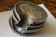 第一次世界大戦時、銃弾から兵士の命を守った硬貨が海外で話題に…
