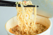 韓国人「日本のカップラーメンの蓋に採用された斬新なアイデアがこちら」