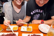 【海外の反応】日本人「昨年、何人の日本人が食中毒で亡くなったと思う？」