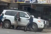 これが南アフリカの治安の悪さか…買い物客が強盗から身を守るために刃物を振り回す