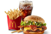 アメリカのマックでバーガーセットを頼んだら2,500円！物価高騰がやばい