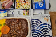 【海外】「笑うしかないw」ANAとユナイテッド航空のエコノミー機内食の違いに海外仰天！