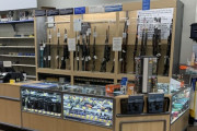 アメリカ人「俺達はショッピングモールで銃が買える、羨ましいか？」