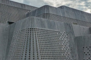 外国人「沖縄で感銘を受けたユニークな建築を見せていく！」