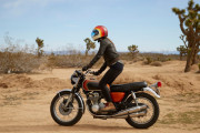 【海外】なぜバイクライダーは革ジャケットを着るのか？安全性とスタイルの秘密を徹底解説！