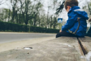 海外「日本は両親が奴隷のように働かされているから、子どもが放置されるんだろう」日本の”放置子”問題が海外ニュースサイトに取り上げられて話題に