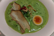 外国人が新宿で食べた抹茶ラーメンに海外も興味津々（海外の反応）