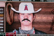 球場で映し出された大谷翔平の雑コラに全米大爆笑！←「日本のカウボーイ」（海外の反応）