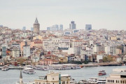 このイスタンブールの建物は3帝国と1共和国を積み上げている