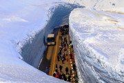 【海外】「本当に日本なの？」「信じられない・・」日本の豪雪地帯の衝撃的な光景に世界が驚愕！