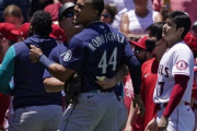 乱闘中に撮られた大谷翔平の写真に全米が和む！←「楽しんでいる！」（海外の反応）