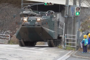 手を振り合う自衛隊と日本の小学生、ほっこりすると海外でも話題に