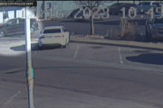 何が何やら...強盗している間に強盗の逃走用車が別の強盗に盗まれる