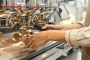 廃棄予定のコーヒー3杯で横領扱い…韓国カフェ店主の対応に怒り拡大、労働部まで動く事態に