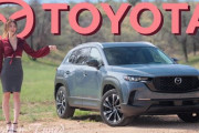 【海外の反応】マツダCX-50ハイブリッドはトヨタRAV4よりも買う価値がある！