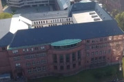 ドイツの名門大学の最新版のロゴが「いくらなんでもシンプルすぎる！」と注目を集める