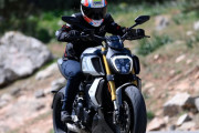 外国人「イタリアと日本、最高のバイクを作るのはどっちか決着つけよう」