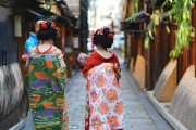 米セレブが下着ブランド『Kimono』を商標登録へ→ 日本文化への侮辱だと批判殺到