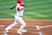 海外「大谷翔平は昨日160km投げたのに！(ﾌﾞﾙﾌﾞﾙ」36号ホームラン！打球速度177km、飛距離141mセンターへかっ飛ばす！！