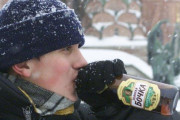 ロシア人「缶ビール2リットルで酔い始めるんだがお前らの限界はどれくらい？」