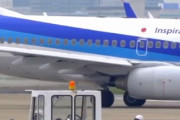 海外「ボストンなら手を振る変わりに中指立てるね･･･」日本の空港職員が出発する飛行機に手を振ってお辞儀をしていると海外掲示板で話題に←こういうの世界共通じゃないんや･･･
