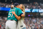 【海外の反応】イチローさん、再びあの女性を虜にする「興奮が伝わってくるな」
