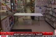 アメリカ「万引きが酷いので買い物中は店員が付き添いますwwww」