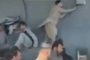 海外「国外逃亡するため自暴自棄になって飛行機にしがみつき落下死するアフガン人達」