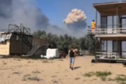 海外「ロシア占領中のクリミアで大規模爆発。脱出しようとするロシア人で交通渋滞が発生」