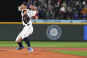 イチローの始球式で捕手を務めた相手に全米騒然！←「レジェンド共演！」（海外の反応）