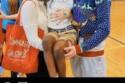 米高校生（白人）、黒人少年との写真に「スラム街のクリスマスキャロル」と明記…非難を浴びる[海外の反応]