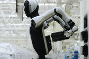 【海外】自動充電が可能な新型ロボット！自分でバッテリー交換できる驚きの技術とは？