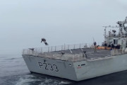 ジェットスーツの進化が止まらない！イギリス海兵隊と行われた最新テスト飛行動画を公開！