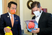 海外「可愛い」日本からチリの新大統領に贈られたプレゼントに海外びっくり仰天！（海外の反応）