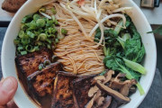 外国人「ヴィーガン向けのそうめん料理を作ってみたので見てくれ！」